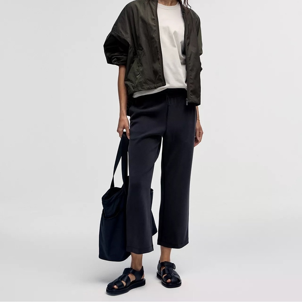 Lululemon Softstreme High-Rise Straight-Leg Cropped Pant